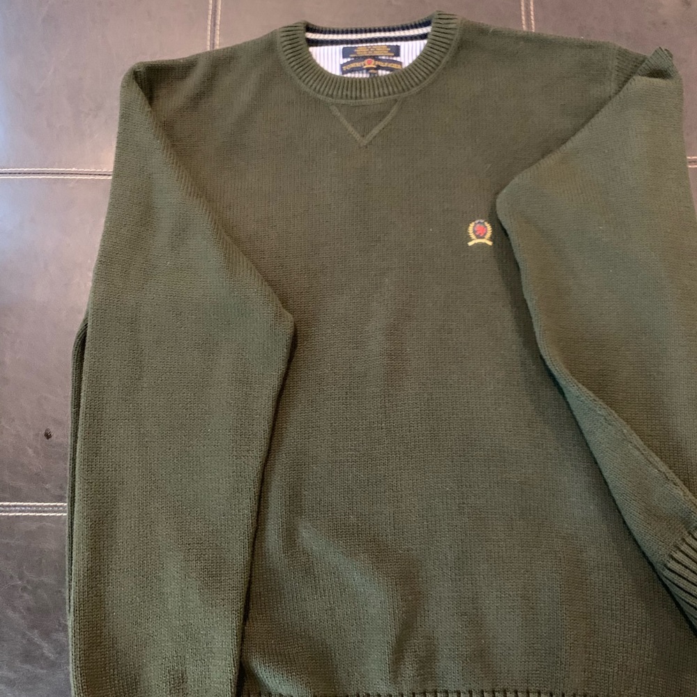 Mens Tommy Hilfiger olive Knit sweater.